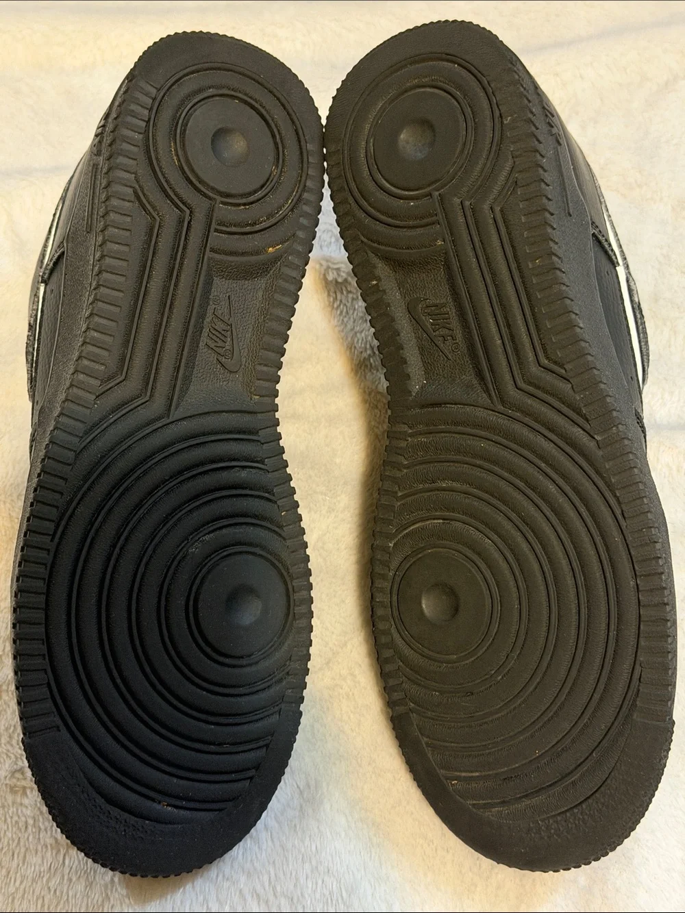 Nike Air Force 1 Kids Black and white Sneakers with Yellow Trim